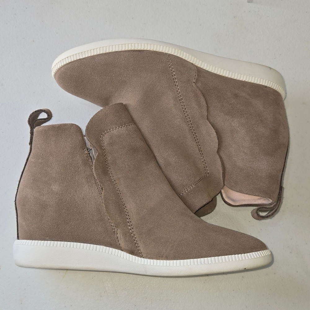 Kate Spade New York Wilkes Suede Wedge Sneakers Taupe Scalloped Booties Size 6B - Picture 5 of 9